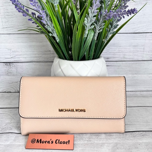 Michael Kors Handbags - 🦋Michael Kors Trifold Wallet